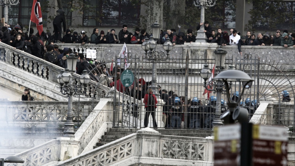 Week end di tensione per gli scontri in piazza, duello Biden -Trump sull'Ucraina