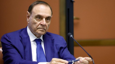 Vai alla pagina relativa a L'Indignato Speciale - Clemente Mastella: cinquant'anni di politica