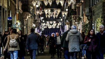 Vai alla pagina relativa a L'Indignato Speciale - Il Natale tra crisi e voglia di festa