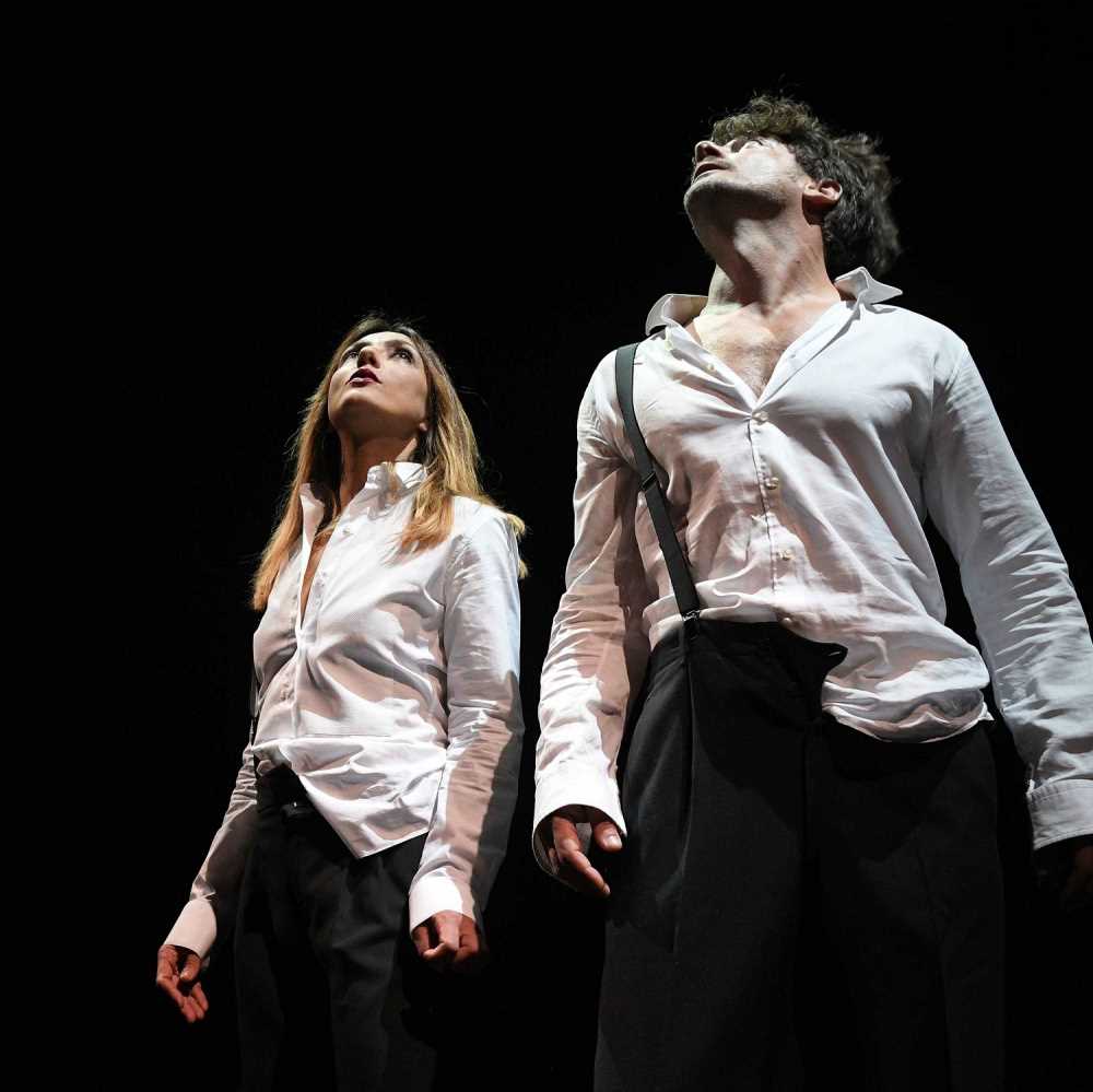 Ambra star de "La guerra dei Roses" a teatro