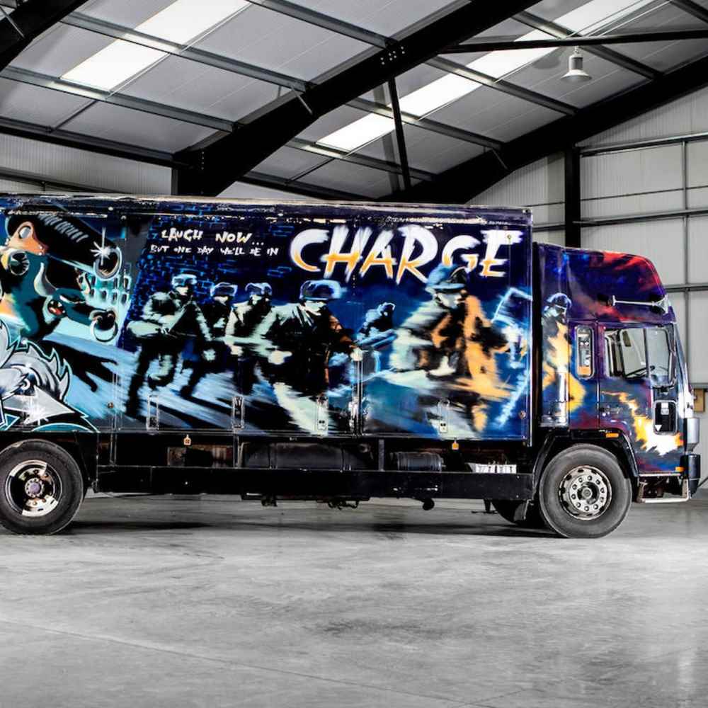 Aste, camion firmato Banksy in vendita il 14 settembre