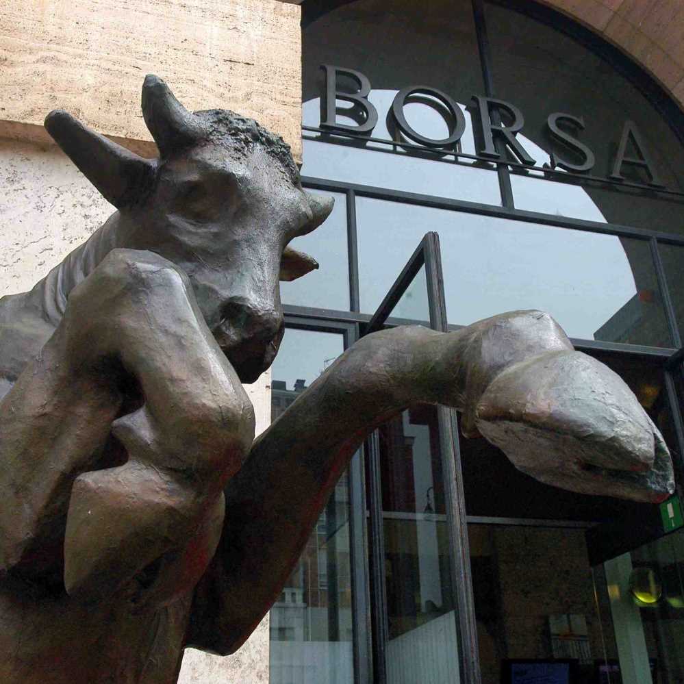 Borsa, spread oltre 300, Milano affonda con le banche