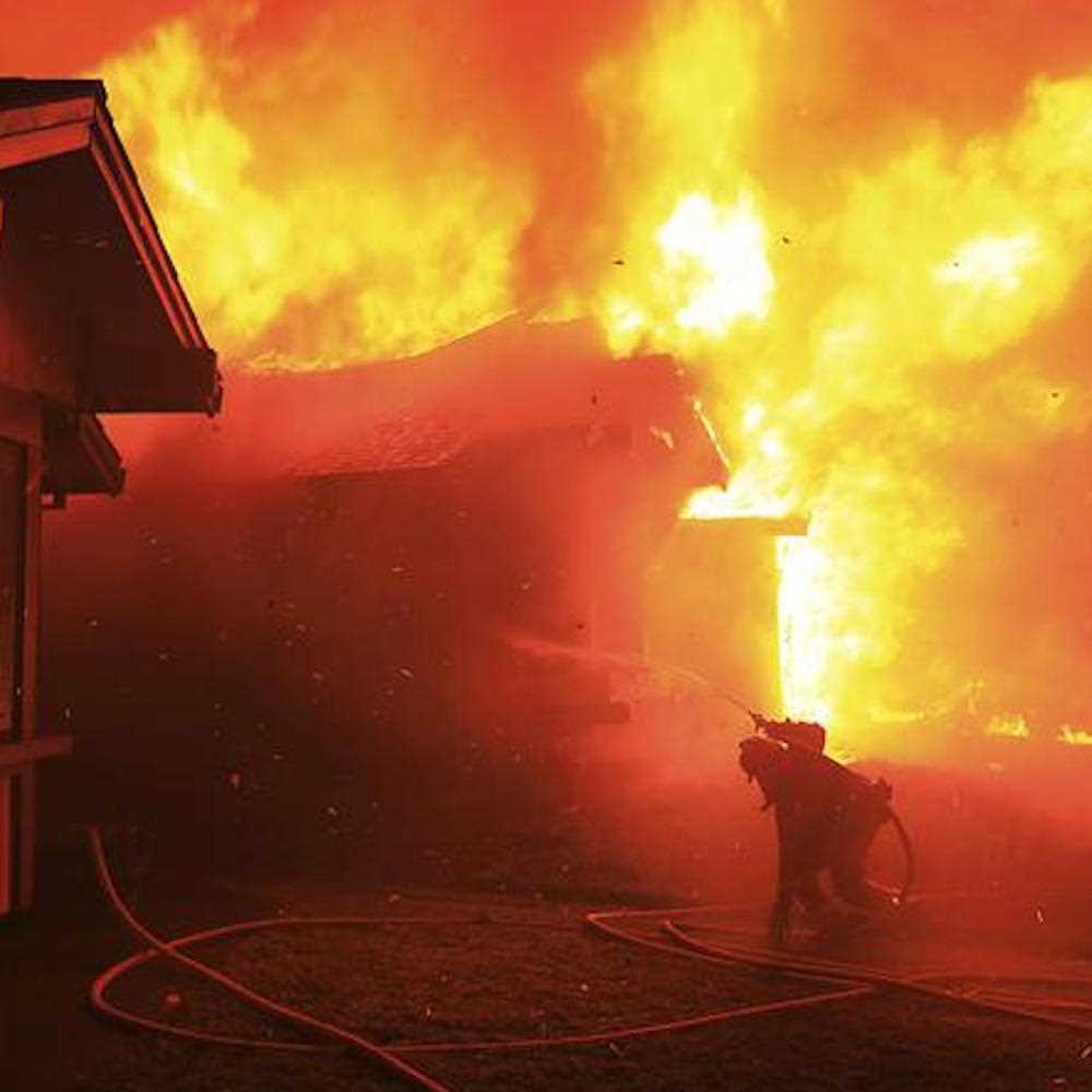 California, oltre 20mila evacuati per emergenza incendi