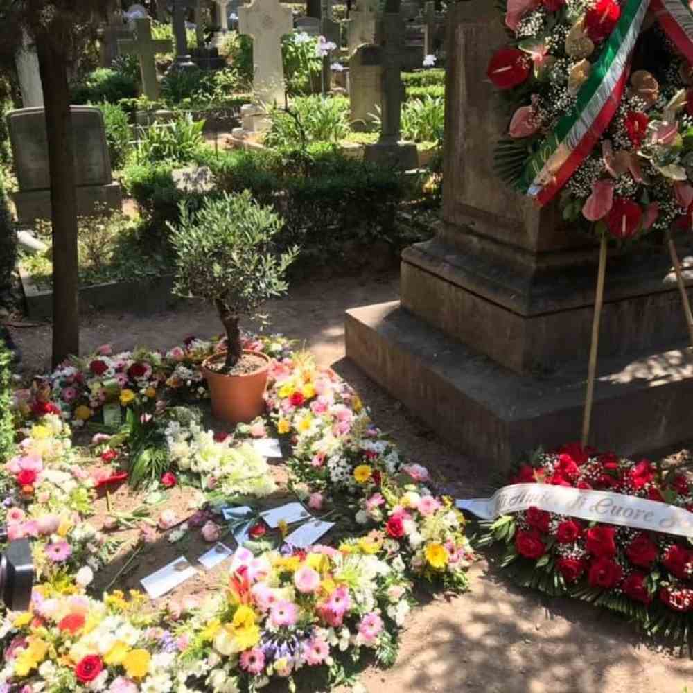 Camilleri, oggi i funerali laici in forma privatissima