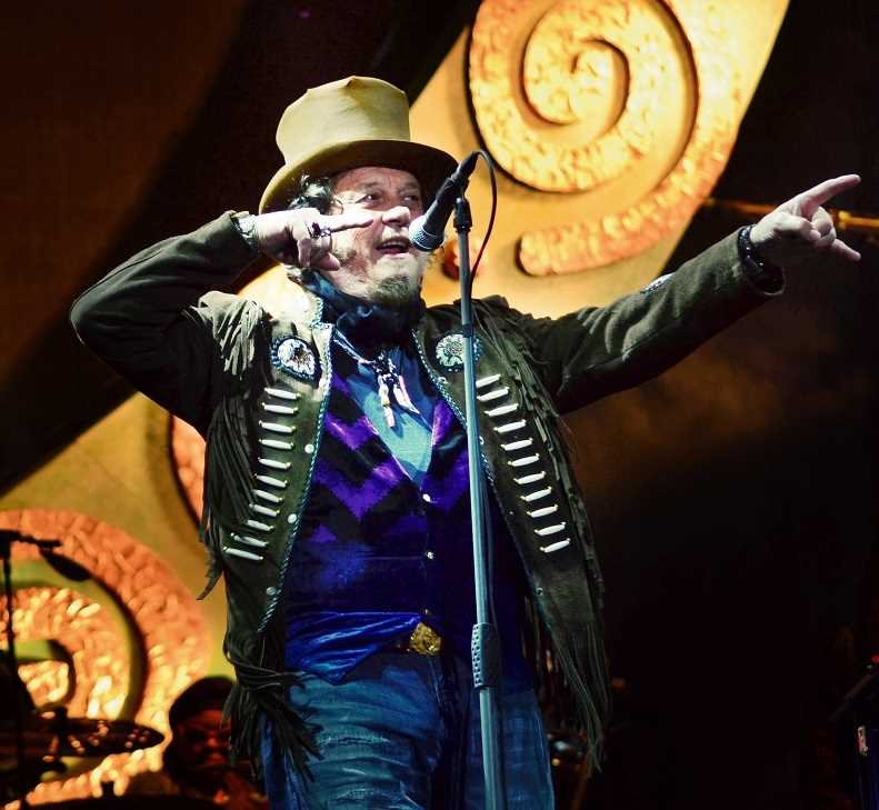 Checco Zalone va al concerto di Zucchero e canta