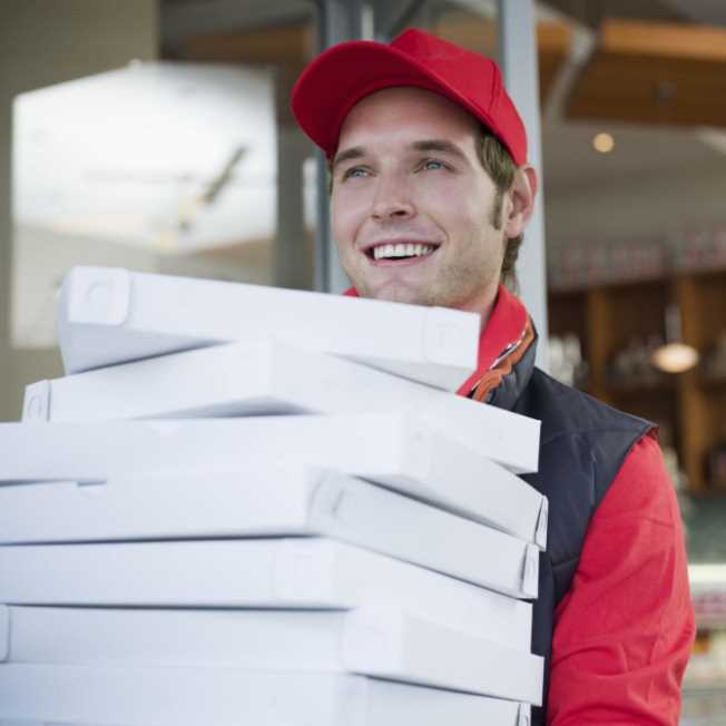 Cibo a domicilio, aumenta in Italia uso app per consegne