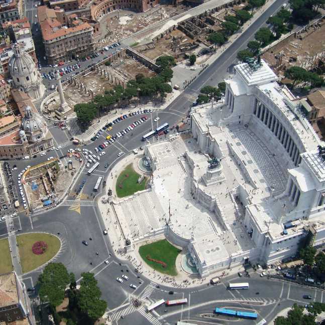 Drone su piazza Venezia a Roma, denunciato turista russo