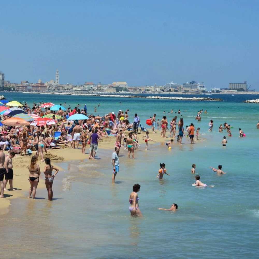Federalberghi, previsti 18 milioni di turisti ad agosto