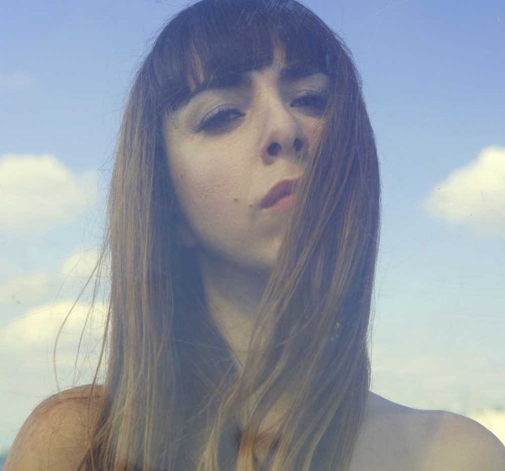 Federica Abbate: "I fiori, le luci, le ombre e il mio debutto"