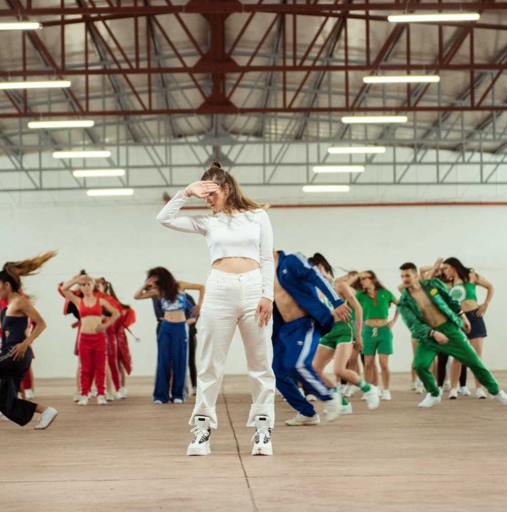 Francesca Michielin, ecco il video di "Tropicale"