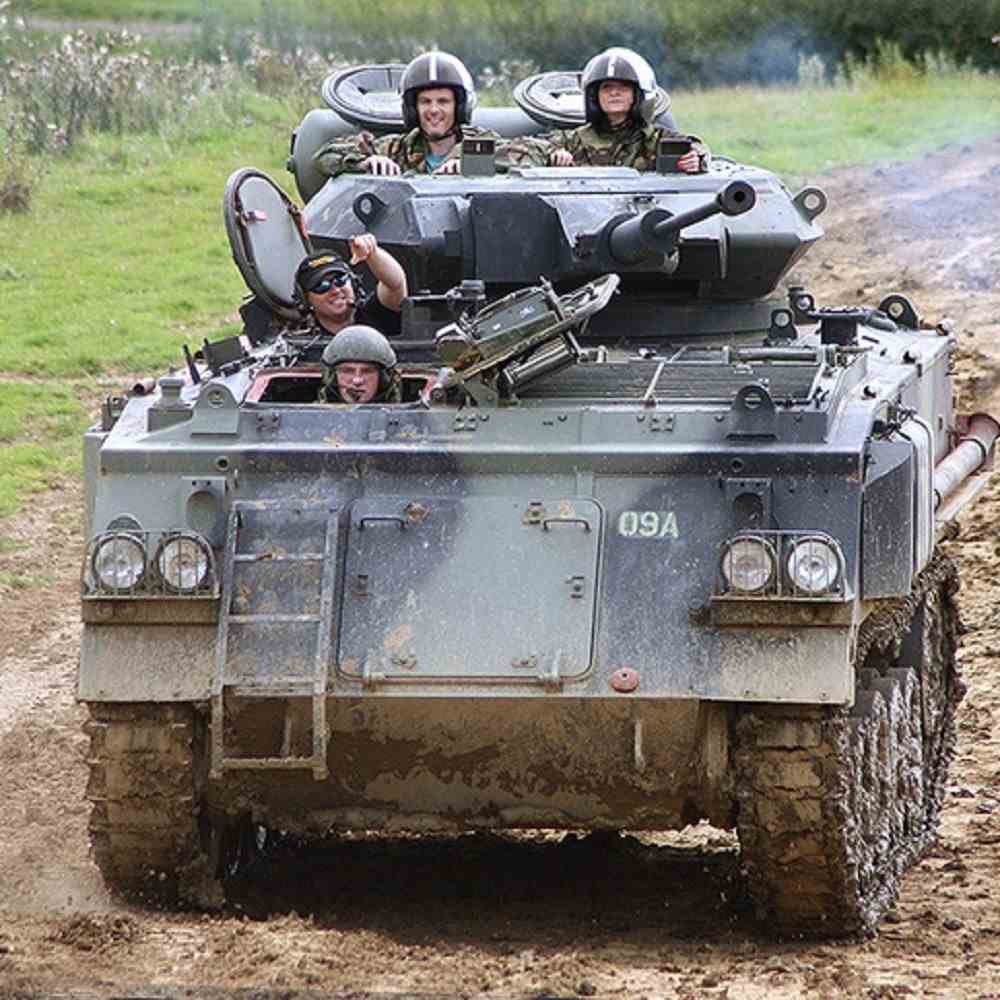 GB, idee regalo per San Valentino, guidare un carro armato
