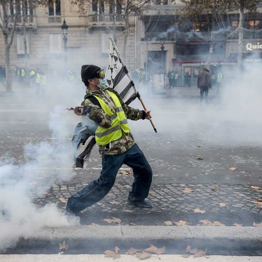Gilet gialli, un morto ad Arles, si va verso lo stato d'emergenza