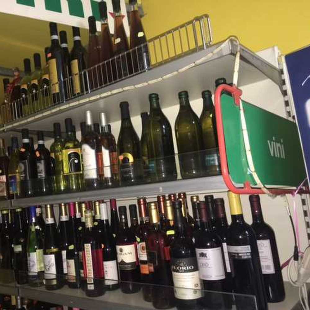 Imam non toccava pacchi con alcolici, licenziato