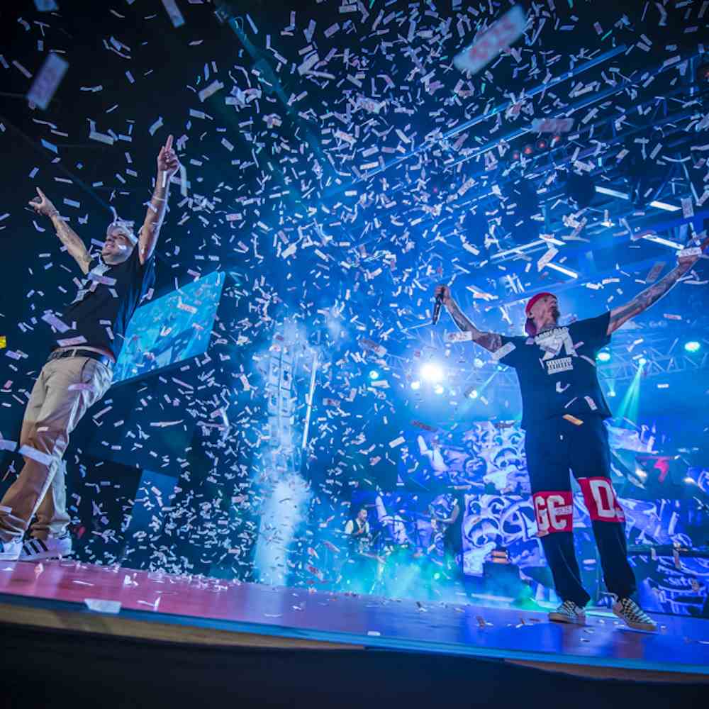 J-Ax e gli Articolo 31, uno show esplosivo apre il tour