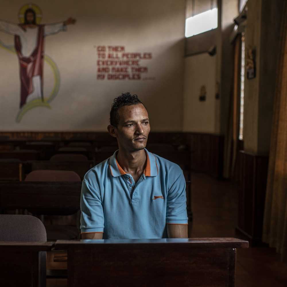 Kenya, figlio di un prete italiano, il Papa mi ascolti