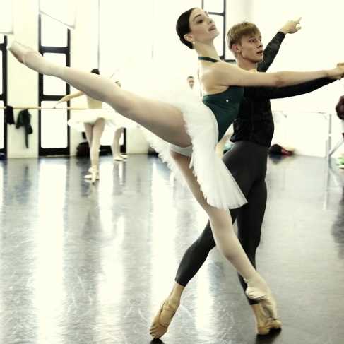La Scala, Roberto Bolle accende La Valse, Symphony in C e Shéhérazade