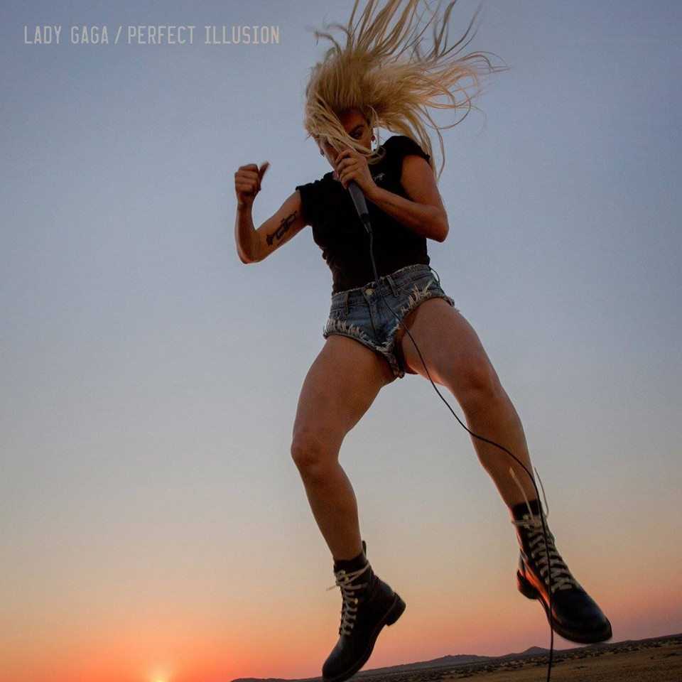 Lady Gaga cambia volto: punk e rock con "Perfect Illusion"