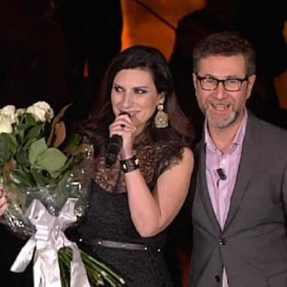 Laura Pausini torna in Italia e si commuove