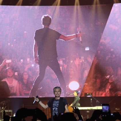 Ligabue: un abbraccio Live tra cinema, sogni e canzoni 
