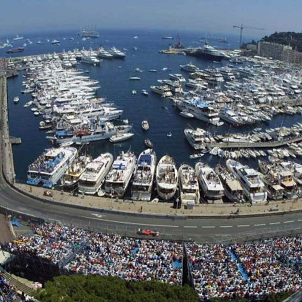 Mercedes fa 'harakiri' e la Rossa sogna!