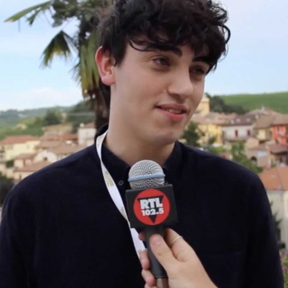 Michele Bravi a RTL.it: "Quando Adele ha annullato i concerti... Mai una gioia!"