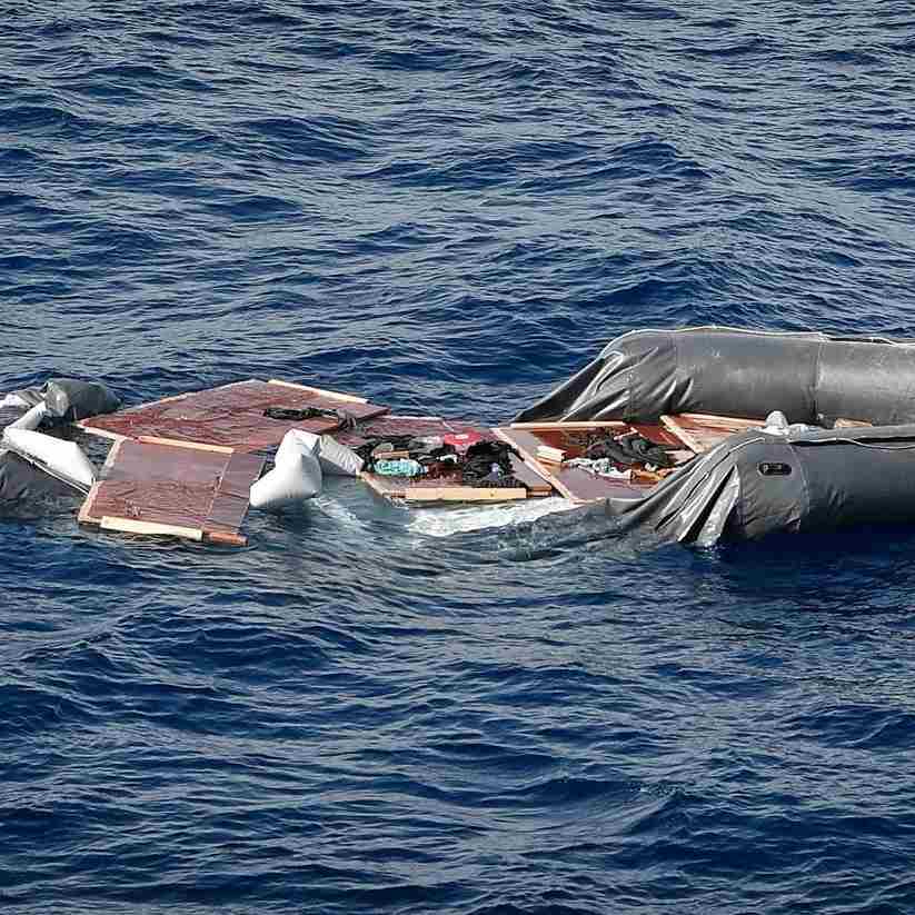 Migranti, gommone a largo di Tripoli, vittime in mare