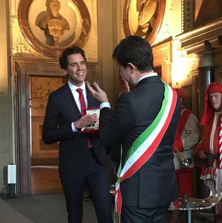 Mika: "No ad adozioni gay provoca solo negatività"
