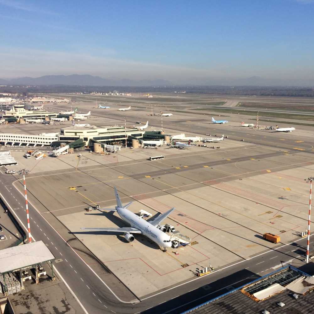 Milano, drone nel cielo di Malpensa, quattro voli dirottati