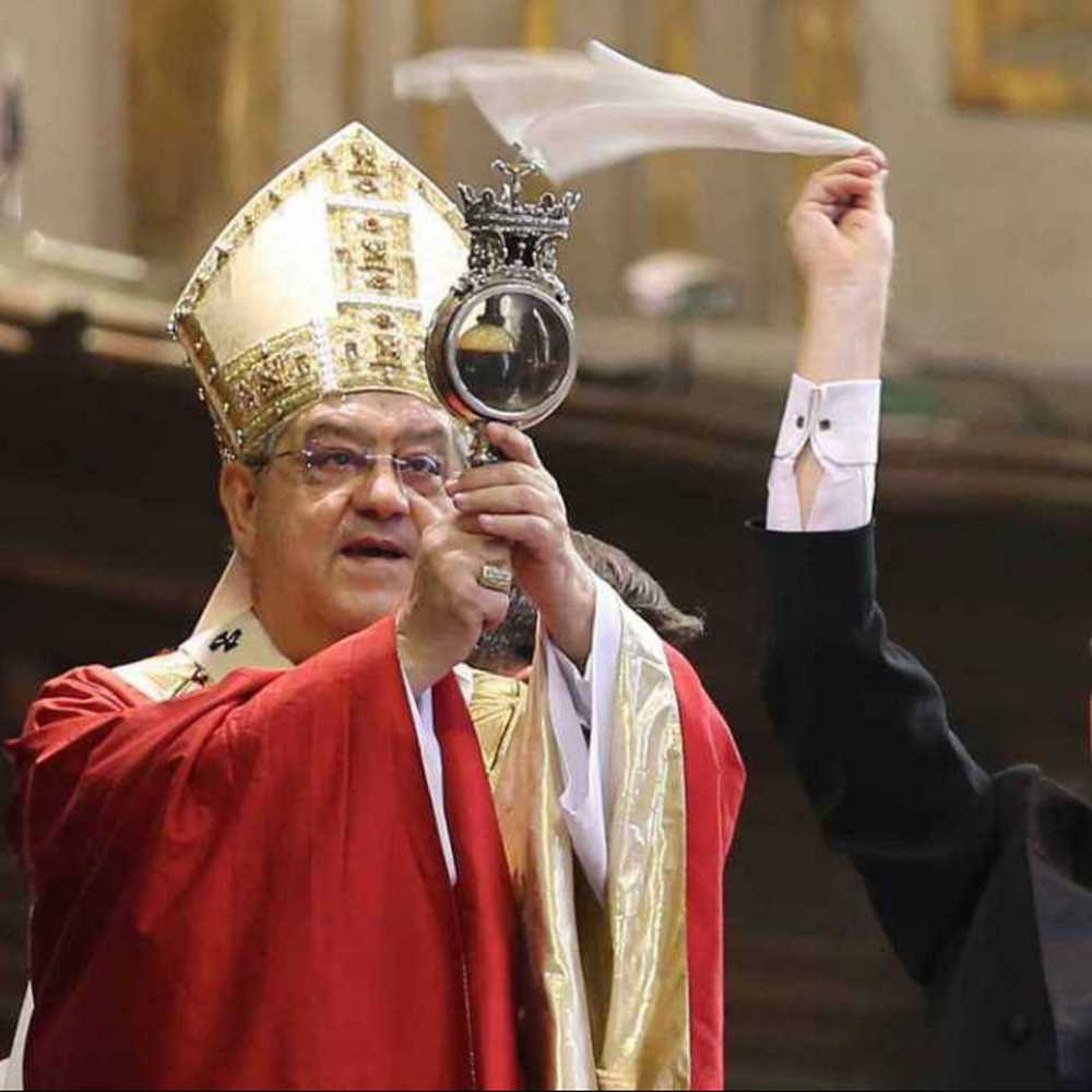 Napoli, miracolo di San Gennaro si ripete, sangue si è sciolto