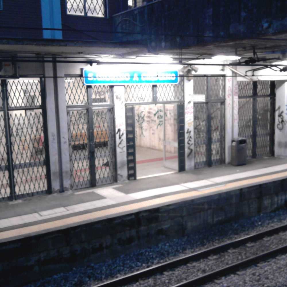 Napoli, violentata in stazione, libero anche il terzo giovane