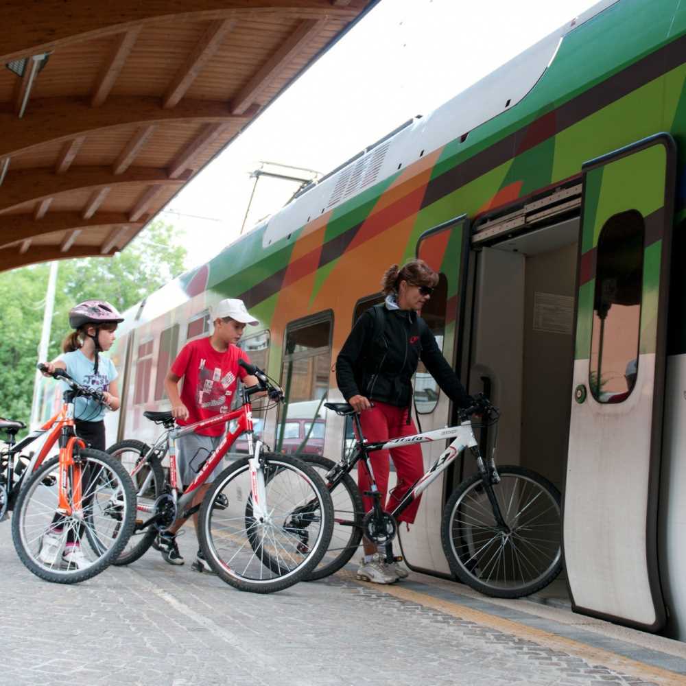Otto posti bici su ogni treno, proposta Europarlamento