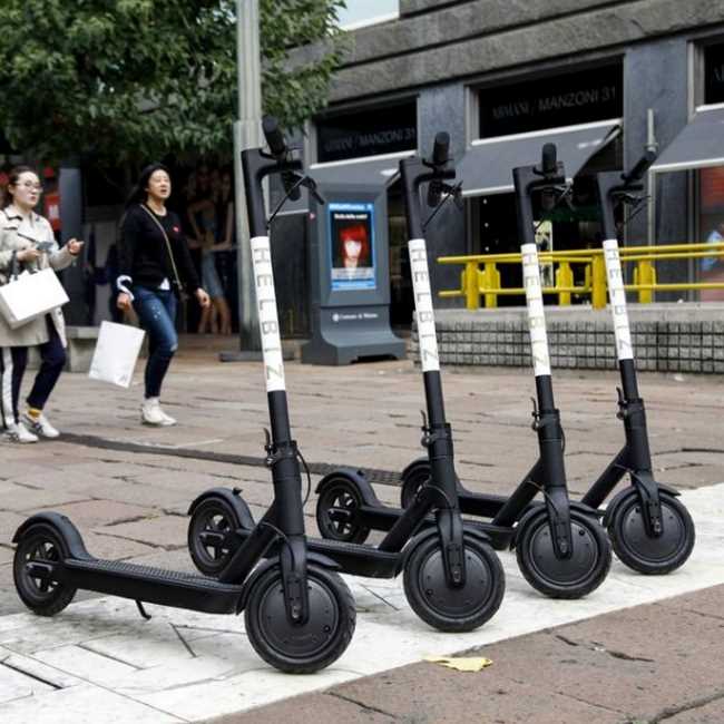 Parigi, 25enne è la prima vittima su monopattino elettrico?
