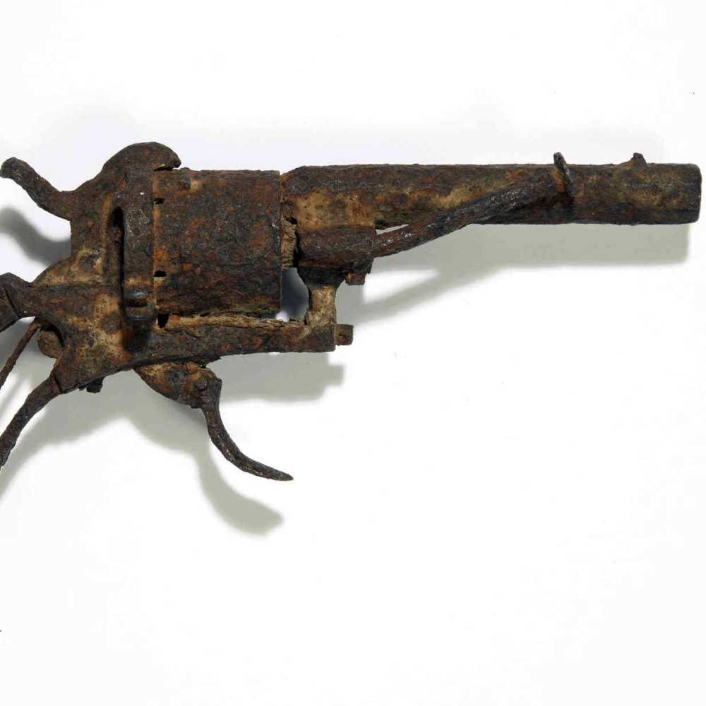 Parigi, all'asta il revolver con cui Van Gogh si sparò