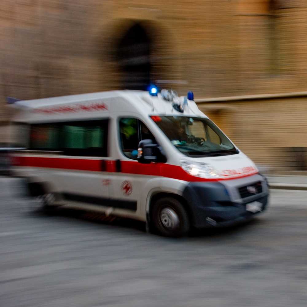 Pistoia, rubano ambulanza e postano video sui social