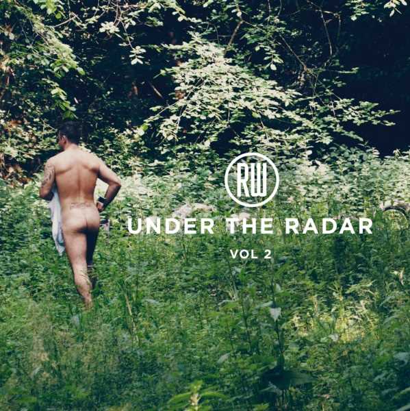 Robbie Williams si spoglia (di nuovo) per "Under the radar 2"
