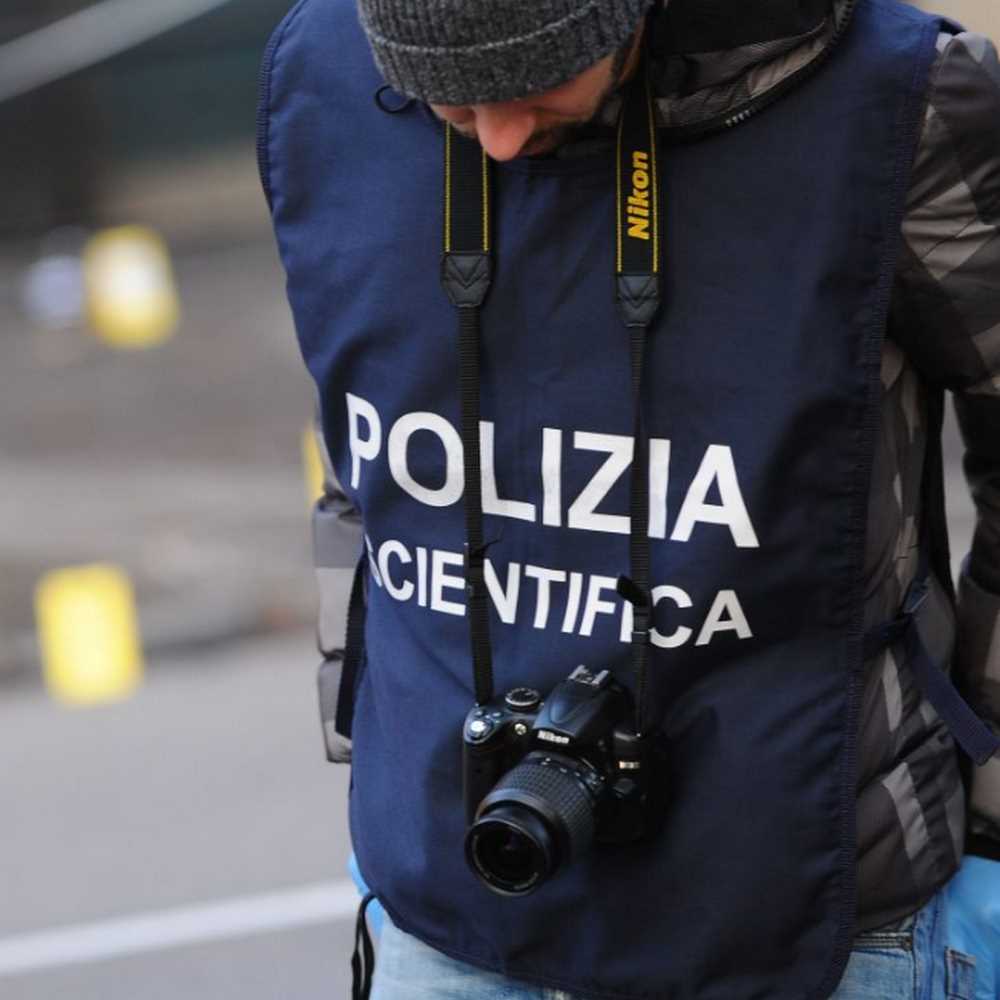 Roma, 18enne impiccata con le mani legate in area giochi