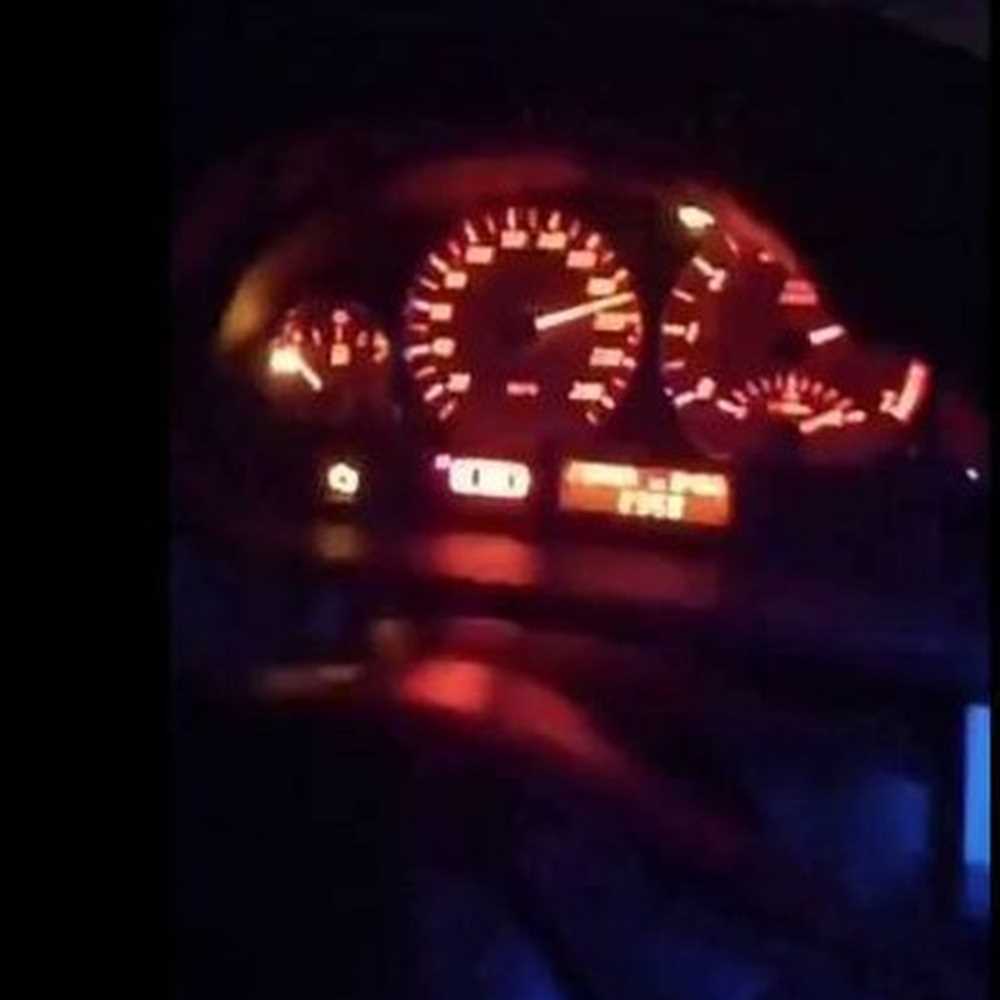 Si filmano mentre vanno a 200 Km/h, poi si schiantano