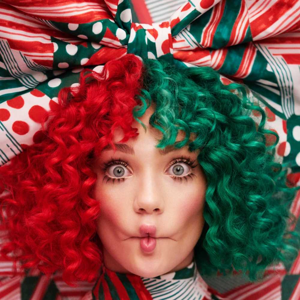 Sia reinventa le canzoni di Natale