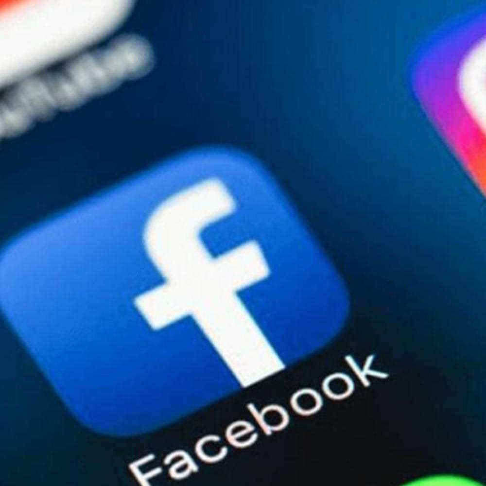 Stare sui social network non distrugge la vita sociale