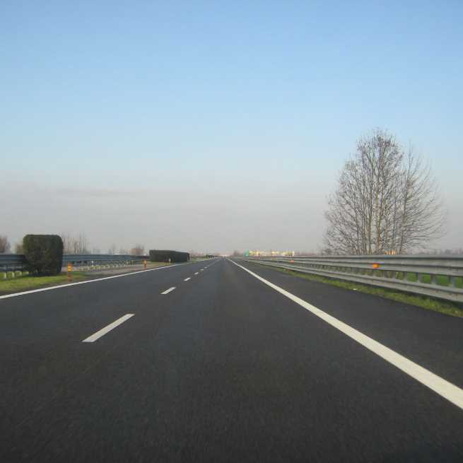 Crede aver dimenticato portafogli, guida 6 km in contromano?