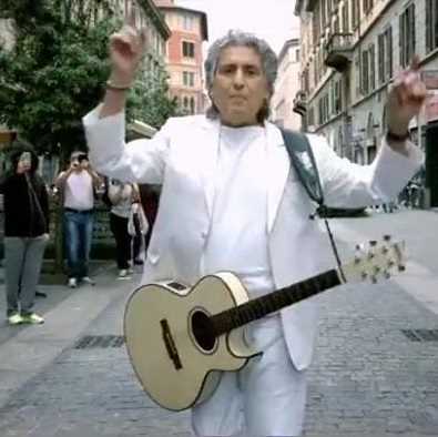 Toto Cutugno canta "L'Italiano"... in cinese!