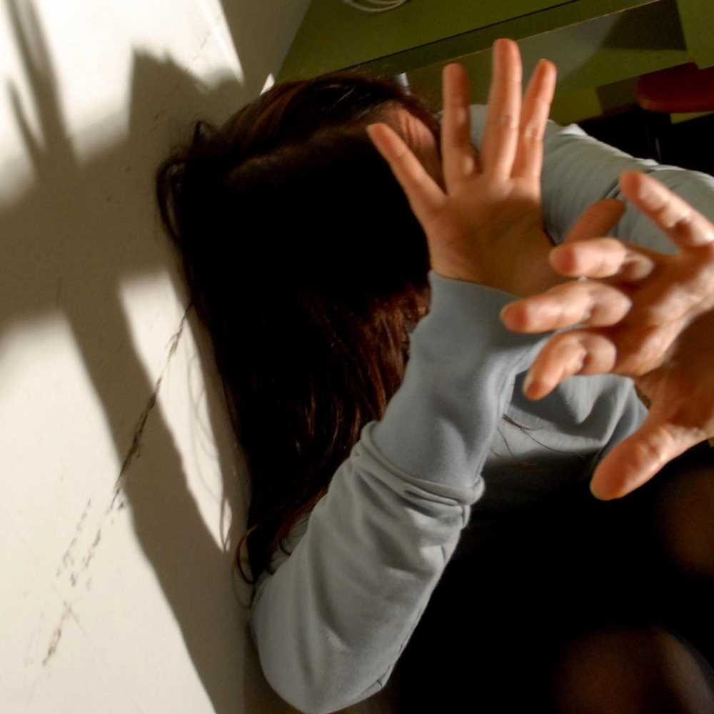 Treviso, figlia troppo occidentale, padre tenta di darle fuoco