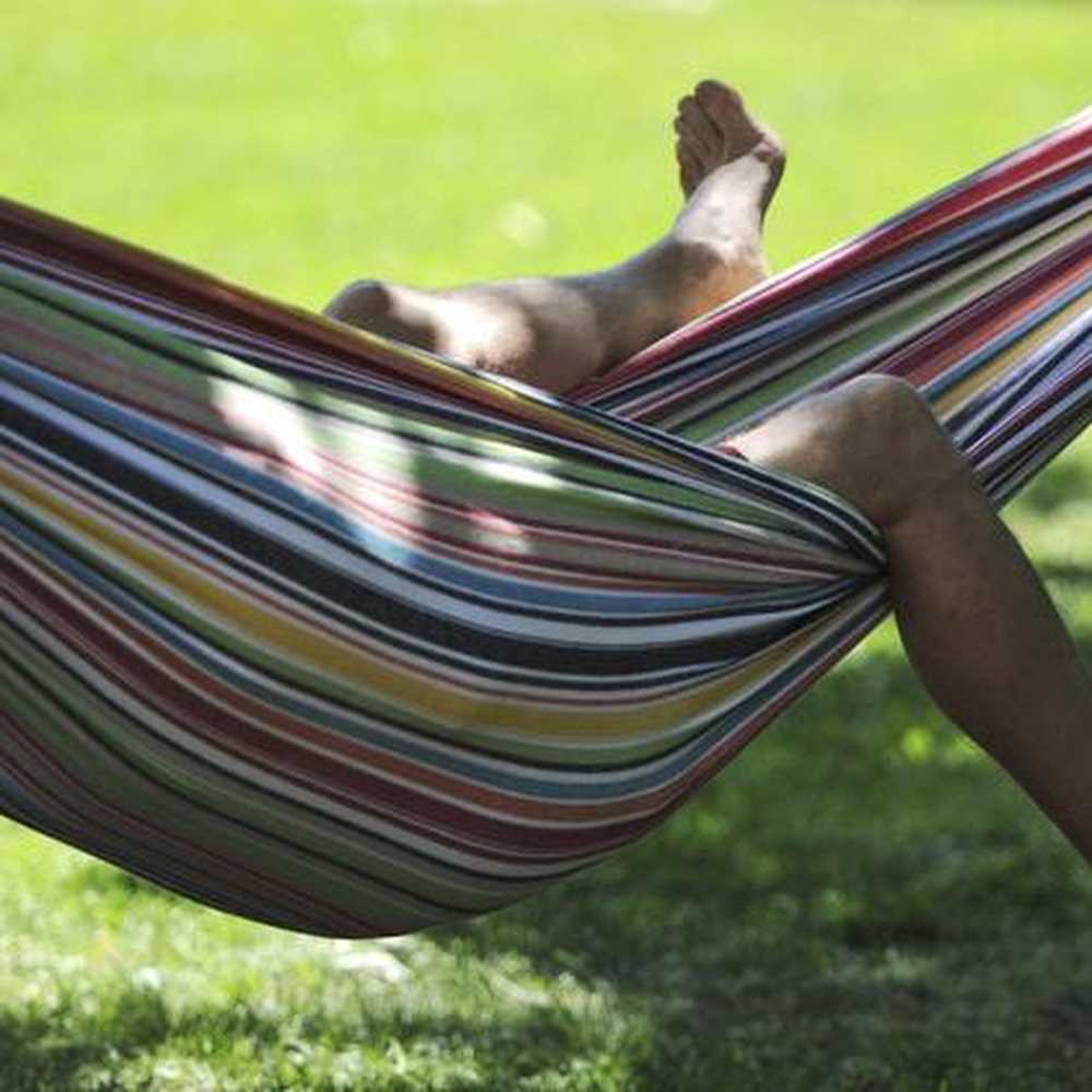Trieste, turista multato perché dormiva su amaca