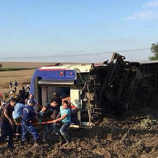 Turchia, deraglia un treno, almeno 10 morti e decine di feriti