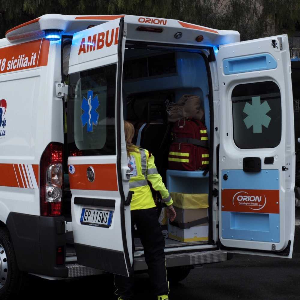 Verona, si ribalta trenino in parco divertimenti, 7 feriti