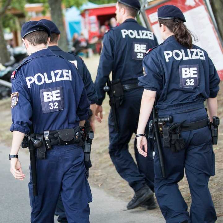 Vienna, spari in un ristorante, un morto e un ferito