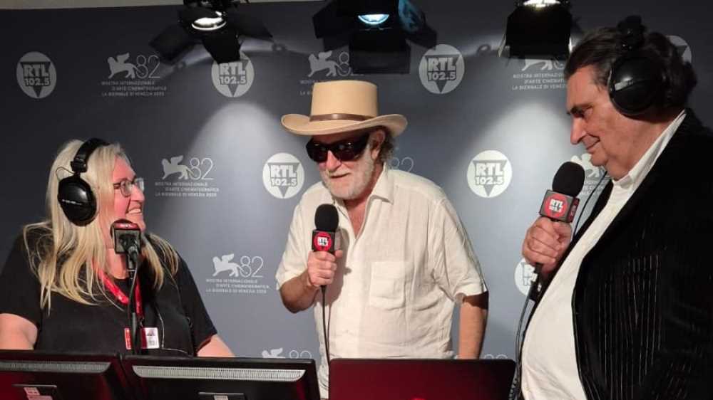 82. Mostra del Cinema di Venezia: Francesco De Gregori e Stefeno Pistolini presentano “Francesco De Gregori Nevergreen” a RTL 102.5