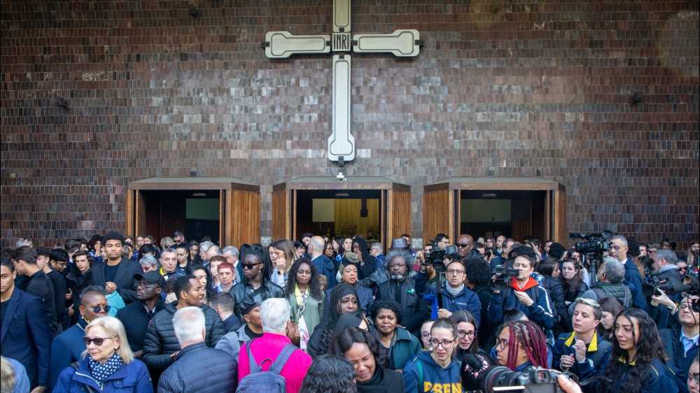 A Milano l’ultimo saluto a Julia Ituma, rose bianche per la pallavolista italiana morta in Turchia