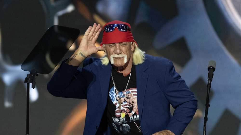 È morto Hulk Hogan, la star della WWE che rese il wrestling uno show