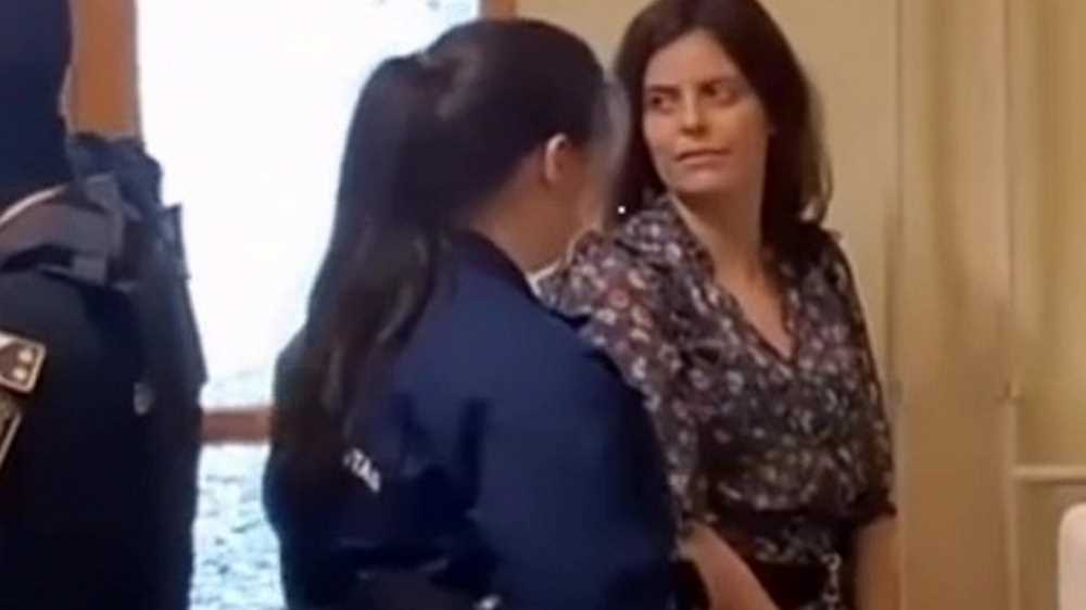 Accolto ricorso, Ilaria Salis ai domiciliari a Budapest. Ora la cauzione poi il braccialetto elettronico